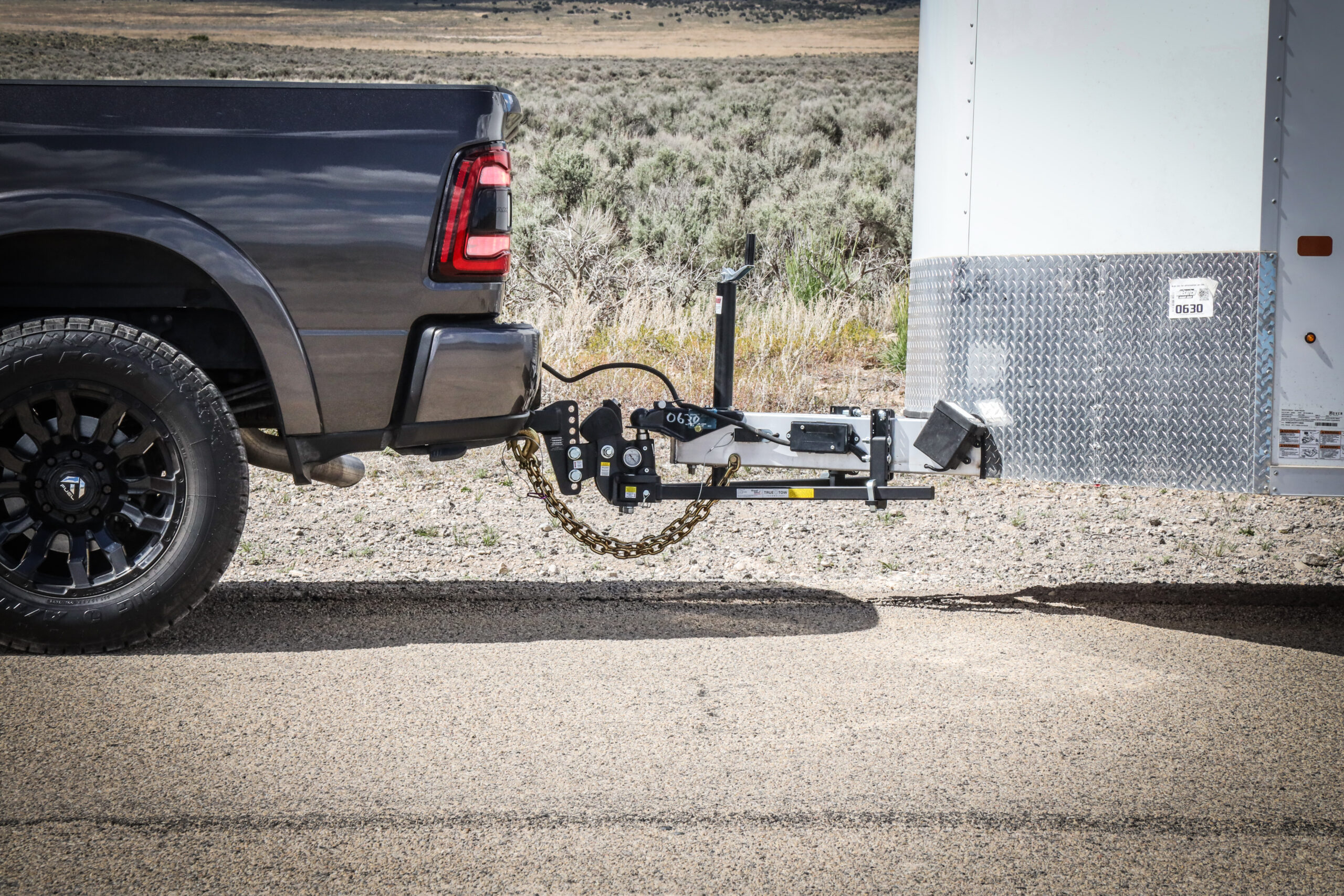 Anti-sway trailer hitch